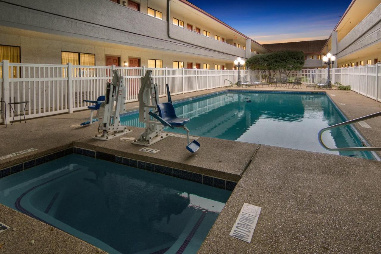 Irving Inn & Suites At Dfw Airport Экстерьер фото
