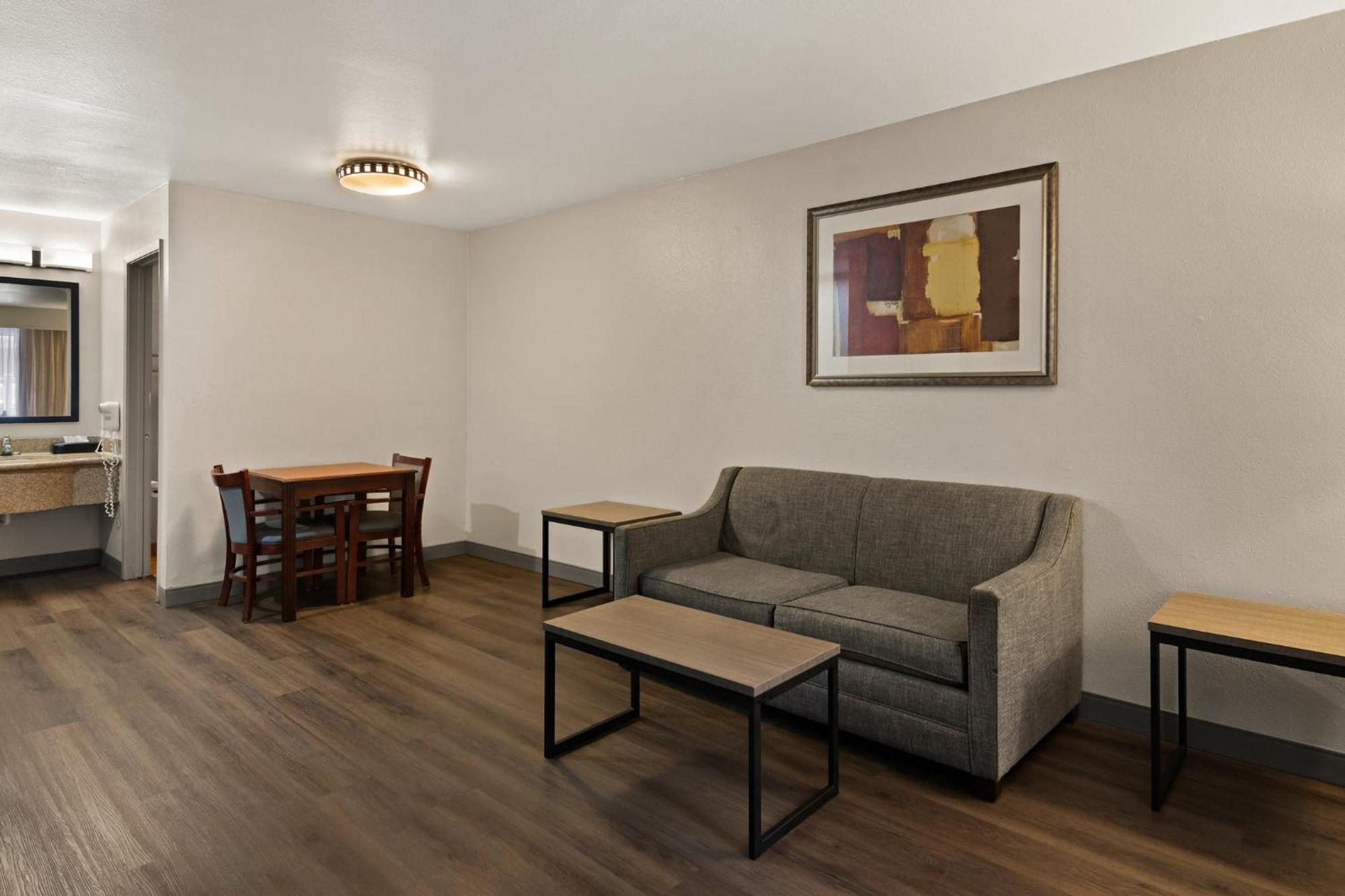 Irving Inn & Suites At Dfw Airport Экстерьер фото