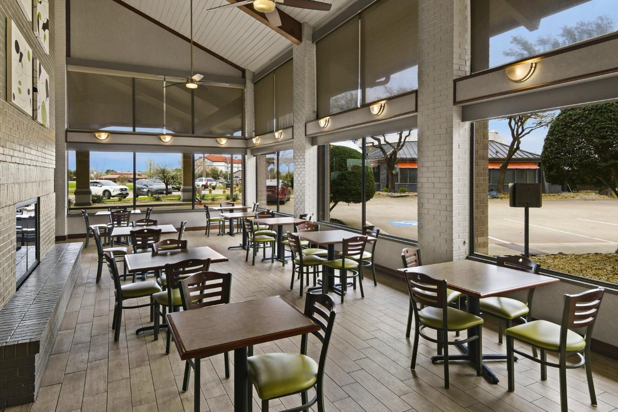 Irving Inn & Suites At Dfw Airport Экстерьер фото