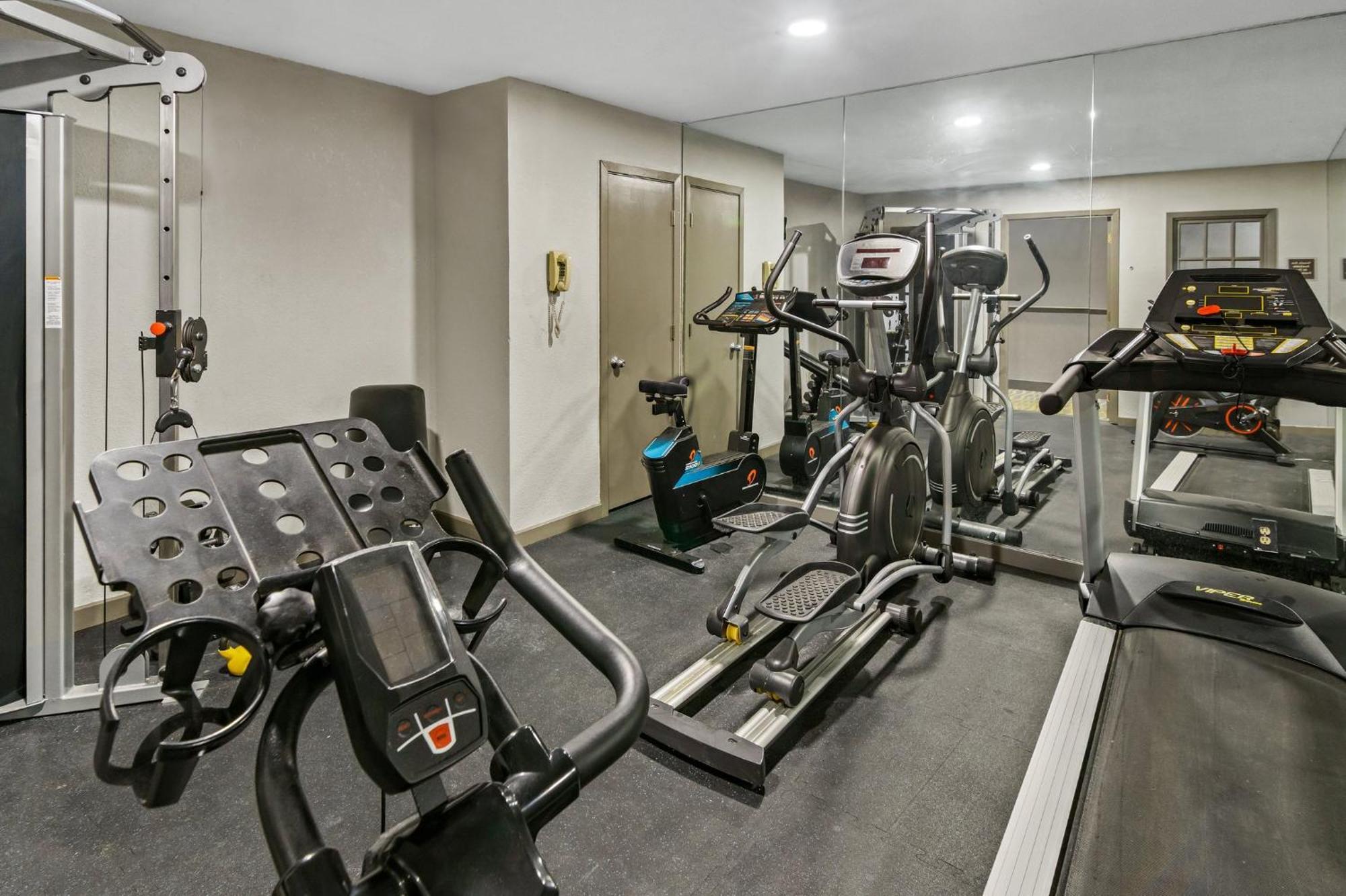 Irving Inn & Suites At Dfw Airport Экстерьер фото