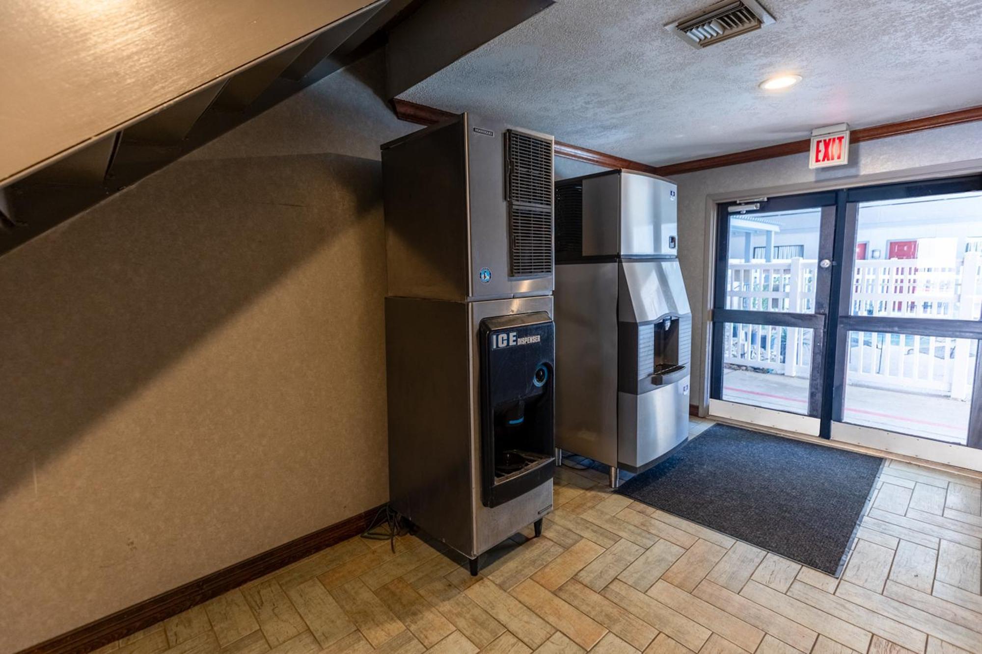 Irving Inn & Suites At Dfw Airport Экстерьер фото