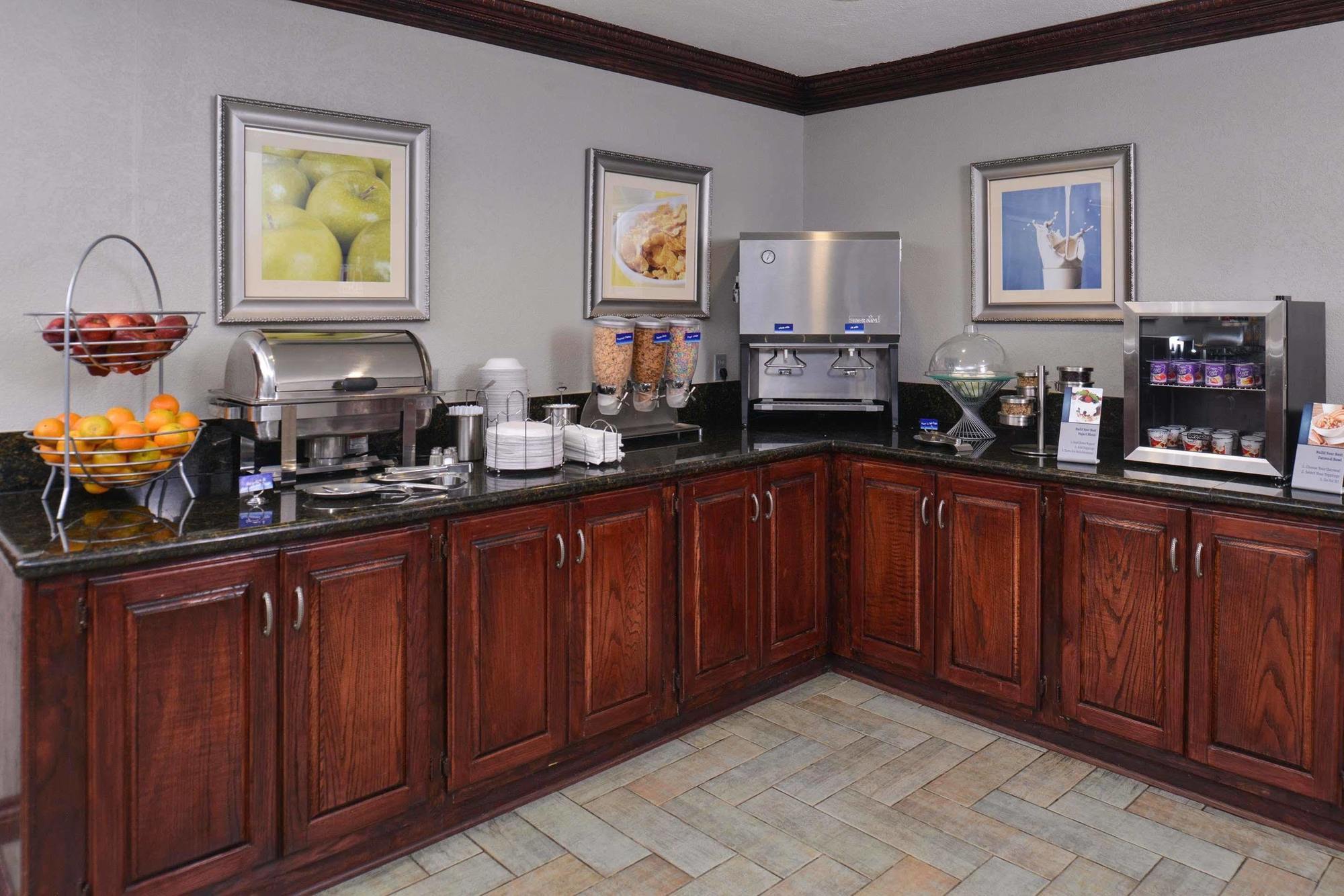 Irving Inn & Suites At Dfw Airport Экстерьер фото