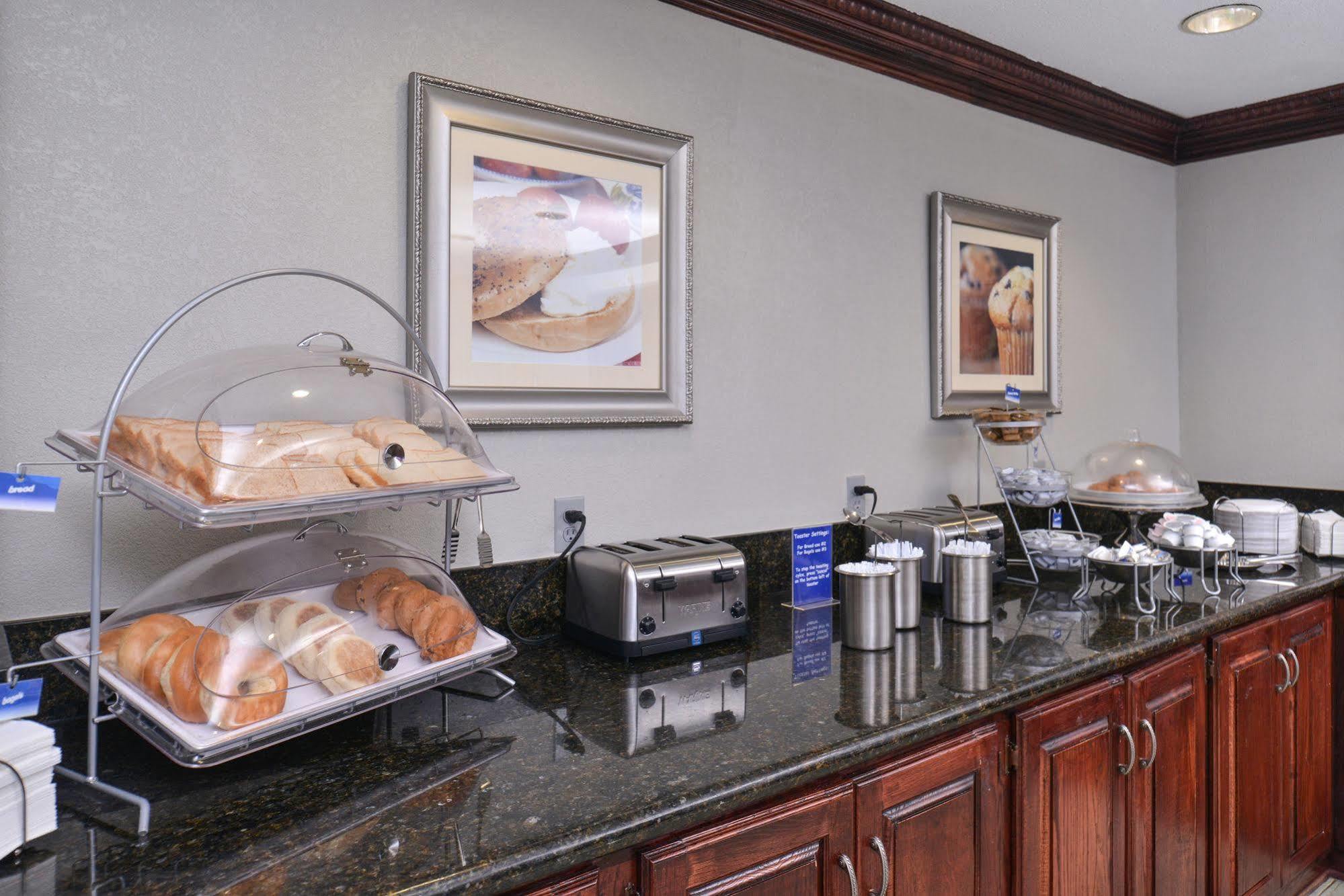 Irving Inn & Suites At Dfw Airport Экстерьер фото