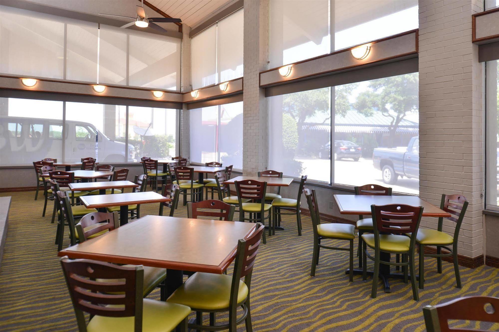 Irving Inn & Suites At Dfw Airport Экстерьер фото