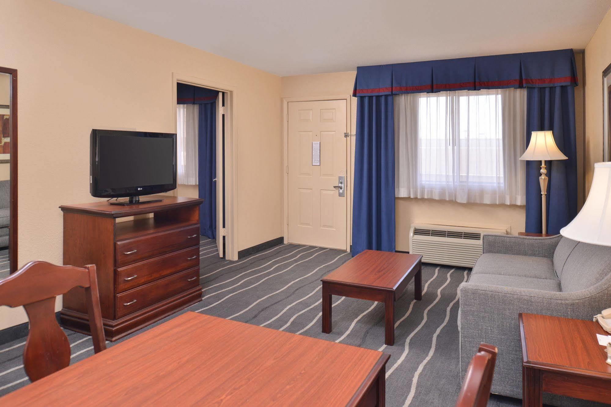 Irving Inn & Suites At Dfw Airport Экстерьер фото